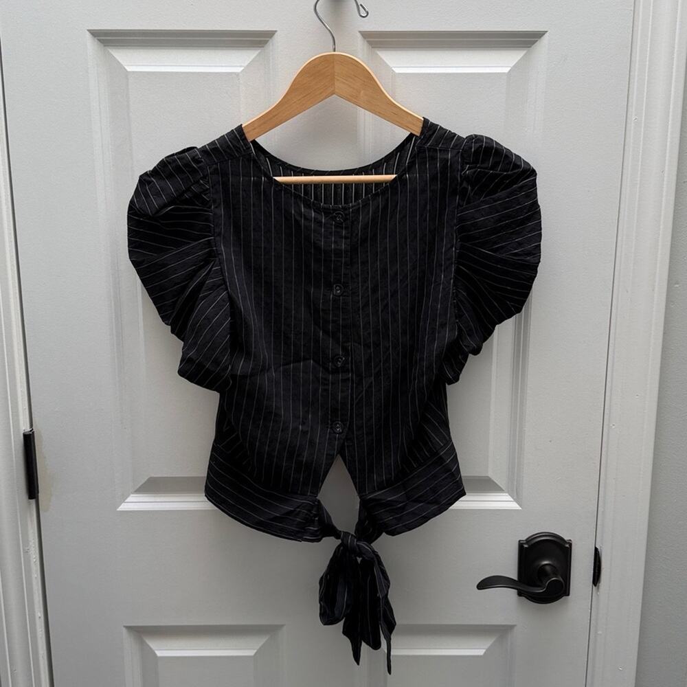 MILK & HONEY Elegant Black Pinstripe Short Sleeve Women's Top Size S - Picture 4 of 4